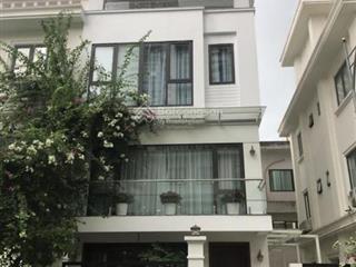 Cho thuê nhà sân vườn đỗ quang 80m x 4 tầng,có 2 vỉa hè đỗ xe ngày đêm an ninh tốt giá 27tr