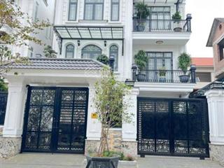 Cho thuê nhà mới hoàn thiện hoàng quốc việt 200m x4t thang máy để ôtô trong sân thoải mái giá 75tr