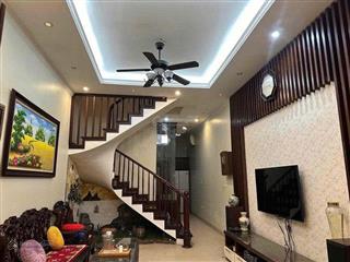 Cho thuê nhà tại hoàng cầu  ô chợ dừa đủ đồ 45m x 3 tầng ,3 ngủ cho ở nhóm giá chỉ 15tr/tháng