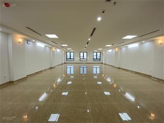 Cho thuê tòa nhà lạc long quân  xuân la, dt 140m*7 tầng, mt 8m, thông sàn chuẩn pccc giá 85tr