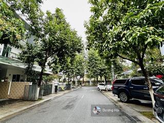 Bán biệt thự tây hồ  gần quận uỷ  100m2 mt 8m  vài bước ra hồ tây
