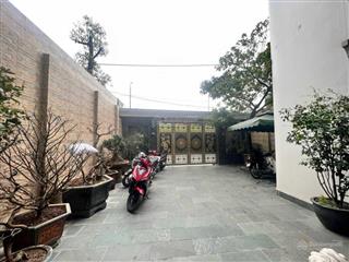Mặt phố bát khối, long biên, 170m2*3t, 20.7 tỷ. gara, sân vườn.
