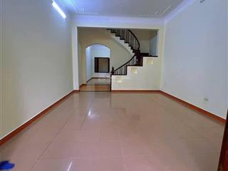 Bán nhà hoàng quốc việt  cầu giấy  view hồ 2 ô tô trong nhà 100m2 x 4 tầng  2 thoáng  31 tỷ