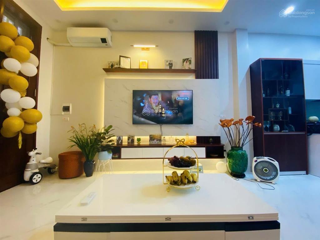 Bán nhà võng thị  tây hồ  view hồ tây  nhà đẹp ở ngay  34m x 6 tầng  mt 4m  chỉ hơn 8 tỷ