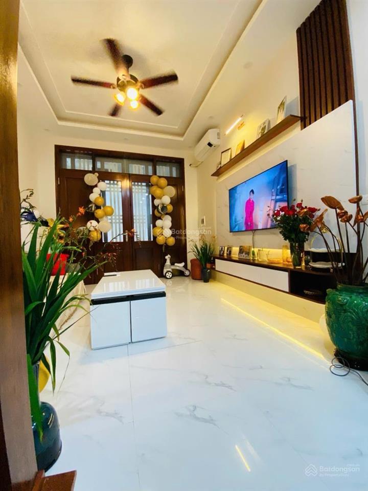 Bán nhà võng thị  tây hồ  view hồ tây  nhà đẹp ở ngay  34m x 6 tầng  mt 4m  chỉ hơn 8 tỷ