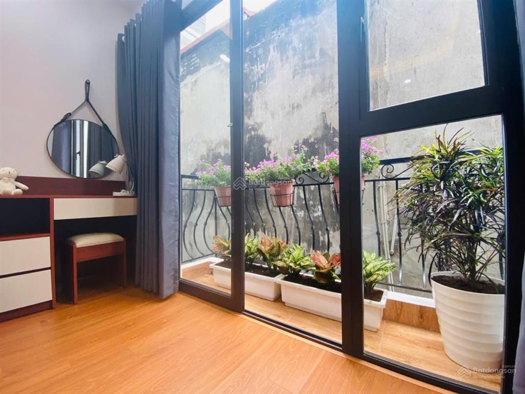 Bán nhà võng thị  tây hồ  view hồ tây  nhà đẹp ở ngay  34m x 6 tầng  mt 4m  chỉ hơn 8 tỷ