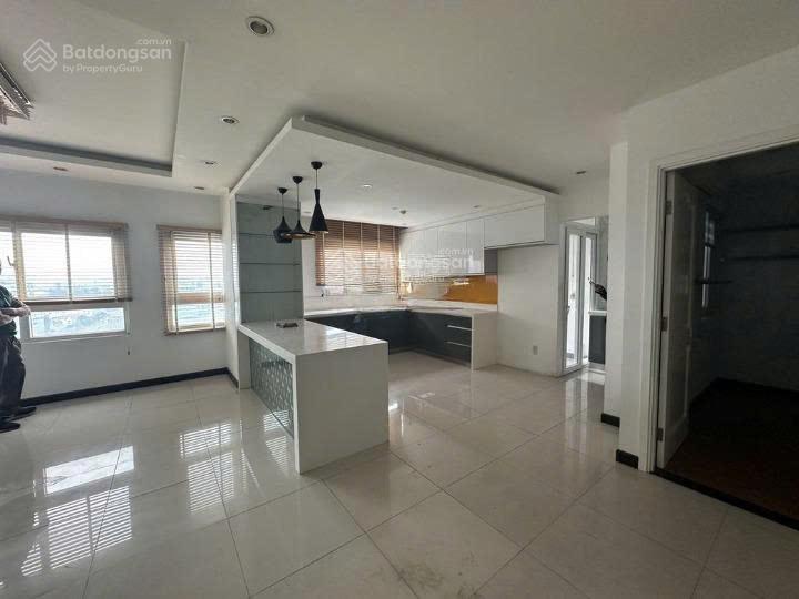 Chính chủ bán gấp căn 155m2 penthouse cộng hoà plaza 3pn 3wc sổ hồng vĩnh viễn giá 8 tỷ, 0902 202 ***