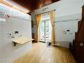 Phòng trọ duplex xin sò nội thất đầy đủ dạng gỗ ban công ngay mã lò giao hương lộ 2 bình tân