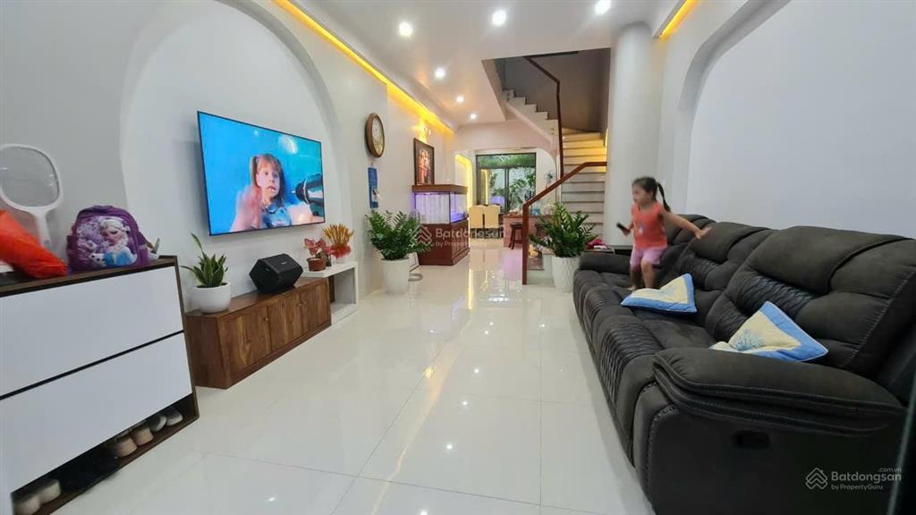 Bán nhà 2 lầu đẹp lung linh 74,7m2 chỉ 5,8 tỷ ngay trung tâm phường long trường