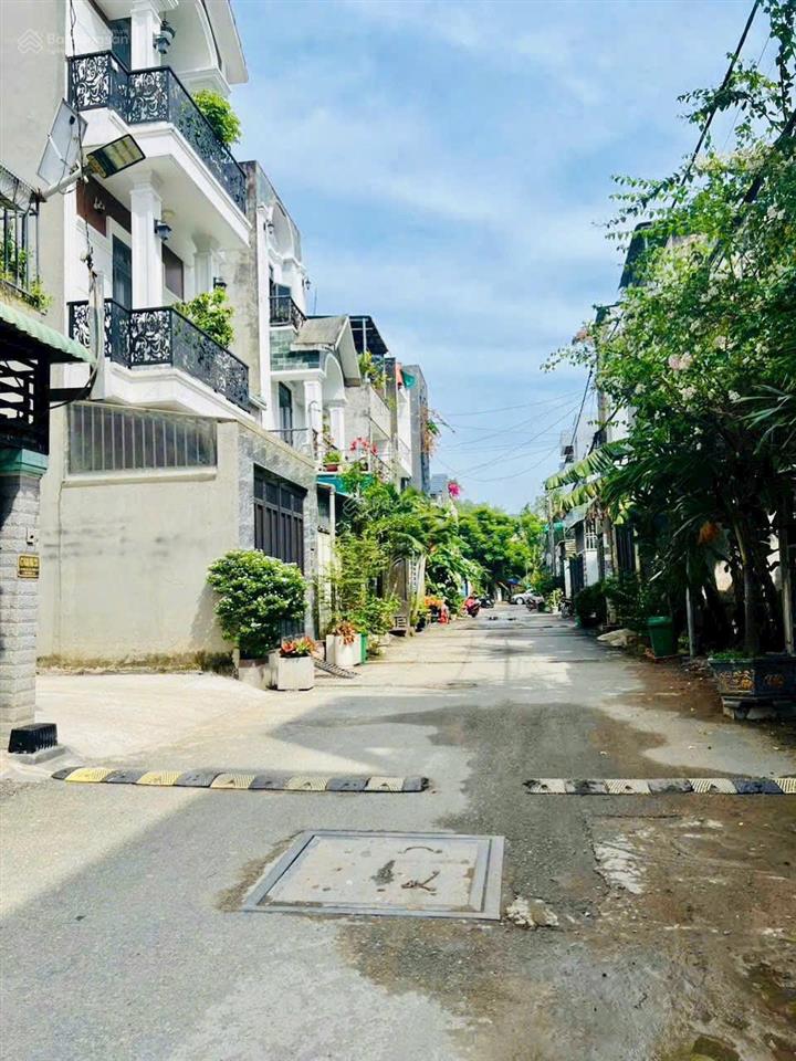 Giảm 500 triệu bán gấp nhà 3 tầng đường thông chỉ 4,25 tỷ, ngay chợ long trường q.9