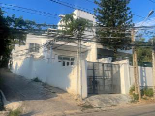Bán nhà 2 mặt tiền đường ngô đến nha trang dt 137m2, view đẹp thoáng mát, gần biển, giá 5,5 tỷ