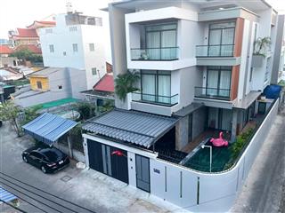 Chủ hạ giá 1,5 tỷ bán nhanh nhà 3 tầng dt 106,8m2 gần biển, đường ô tô 9m, khu an ninh cao, 10.5tỷ