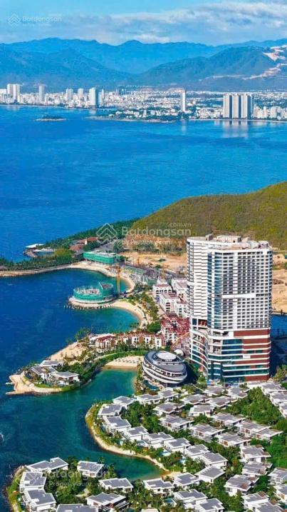 Bán đất biệt thự mặt tiền phạm văn đồng dt 335,3m3 ngang 10m, cách bãi tắm biển 500m, giá 70tr/m2