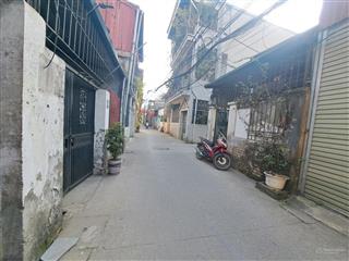 Bán nhà giải phóng, diện tích rộng, ô tô đỗ cửa, 2 tầng, đẹp ở ngay, giá bán siêu tốt