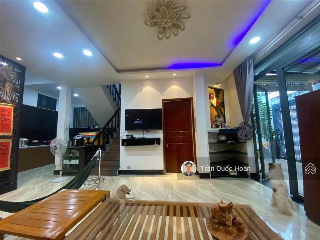 Bán nhà lô góc trương công định, p8 vũng tàu, 118m2 thổ cư, dòng tiền 20tr/tháng giá 9,3 tỉ