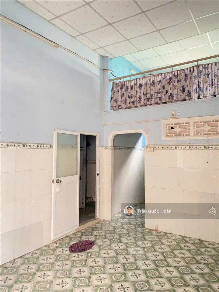 Bán nhà cấp 4 có gác lửng khu dân cư ổn định, 63m2 thổ cư giá 2,55 tỉ