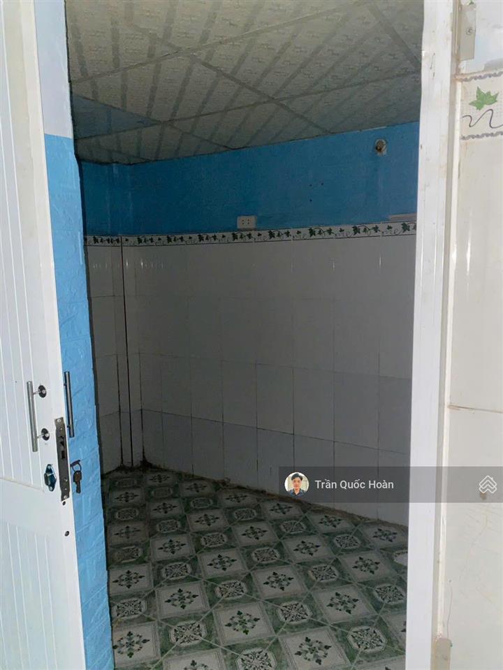 Bán nhà cấp 4 có gác lửng khu dân cư ổn định, 63m2 thổ cư giá 2,55 tỉ