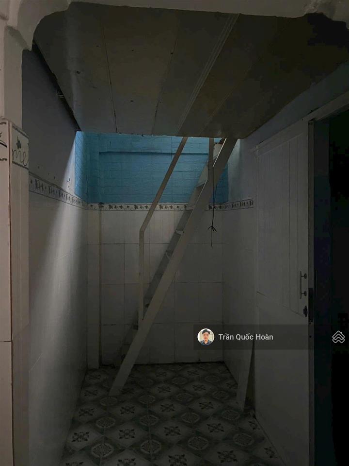 Bán nhà cấp 4 có gác lửng khu dân cư ổn định, 63m2 thổ cư giá 2,55 tỉ