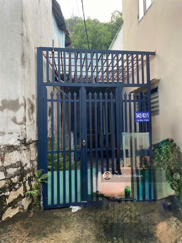 Bán nhà cấp 4 có gác lửng khu dân cư ổn định, 63m2 thổ cư giá 2,55 tỉ