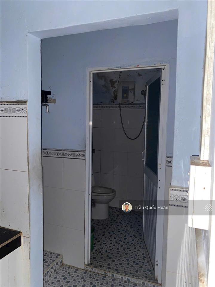 Bán nhà cấp 4 có gác lửng khu dân cư ổn định, 63m2 thổ cư giá 2,55 tỉ