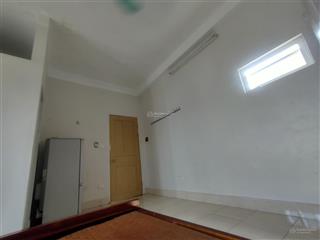Phòng 20m2 phố đào tấn cạnh công viên thủ lệ đủ đồ dọn đến ở luôn