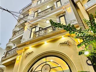 Nhà đẹp tiện nghi cao cấp ngang to đường xe 16 chỗ đỗ cưar