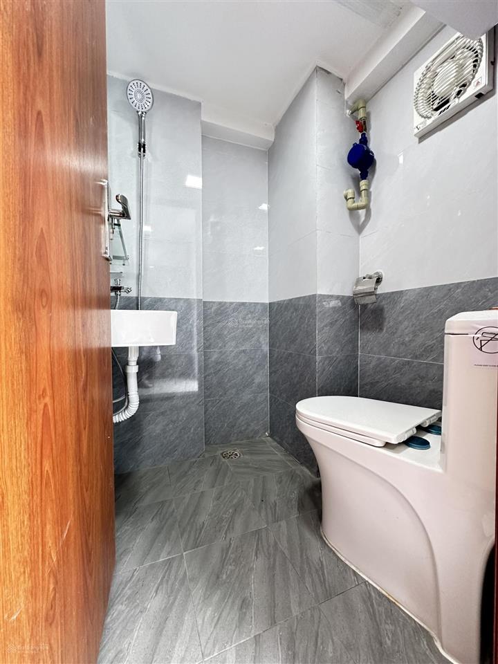 111 triều khúc  gác xép full nội thất  ngay gần trường utt