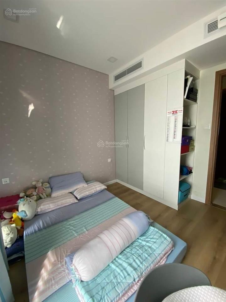 Cần bán căn hộ lầu cao view quận 1, căn góc dt 77.6m2, 2pn giá 5.3 tỷ.  0931 196 *** thành