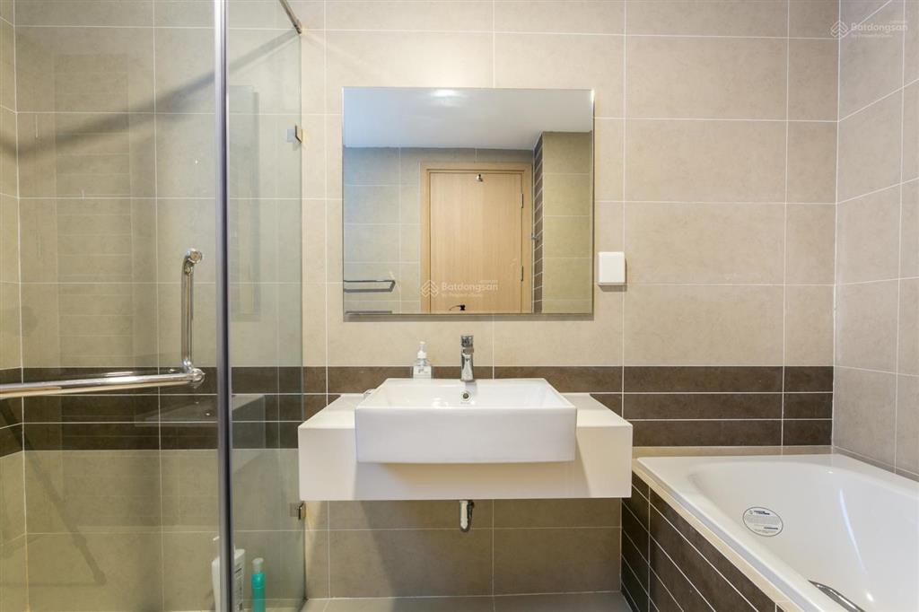 Cần bán căn hộ rivera park quận 10 dt 77m2 2pn 2wc, giá bán 5.65 tỷ . lầu cao view thoáng. ở liền
