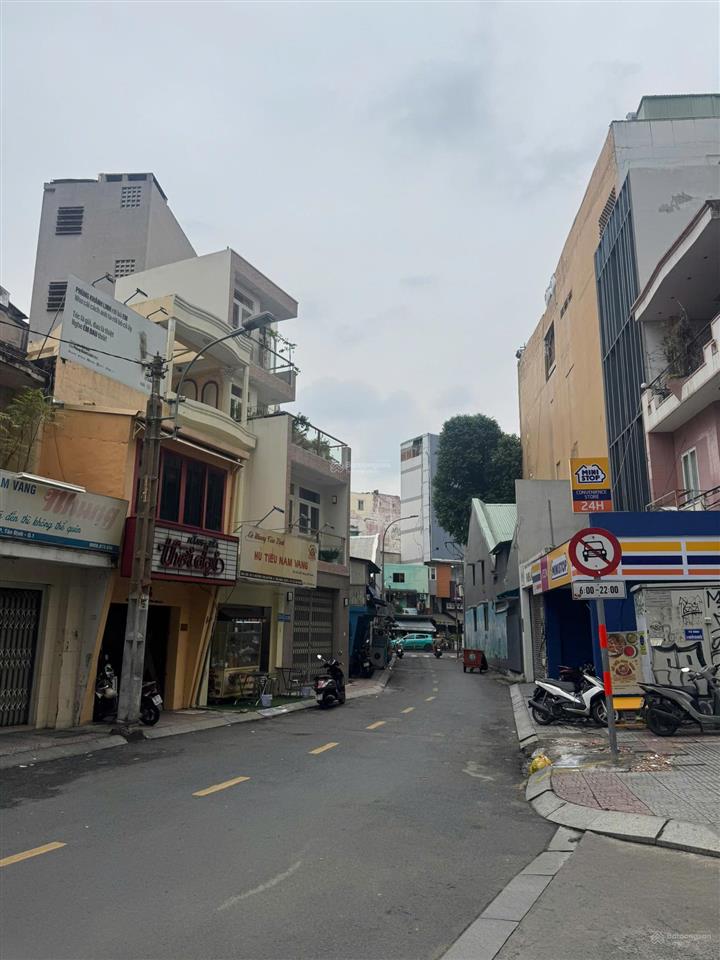 Bán nhà hẻm thành thái , p 14, quận 10, dt 4x15m( 60m2) giá bán 10 tỷ.  0931 196 *** thành