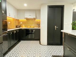 Bán biệt thự nghi tàm ô tô phân lô cán bộ 100 m2 mt 9 m, 5 tầng, chỉ 35 tỷ. 0948 031 ***