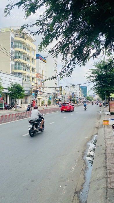 Bán gấp căn nhà 2 mt vị trí đẹp nhất đường hoàng diệu thuận tiện kd mọi ngành nghề
