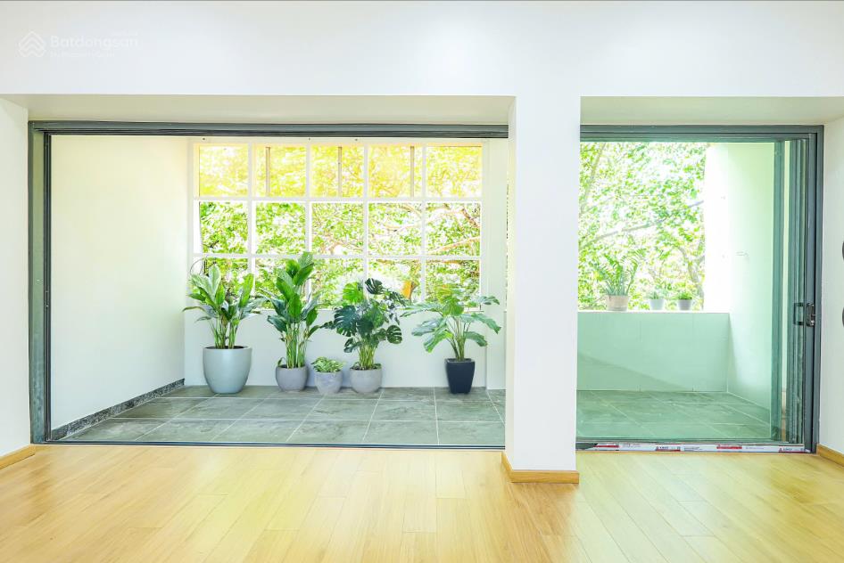 Bán nhà trung tâm quận 1 hẻm 4m, 157m² (2pn, 3wc) + nhà riêng 16m² (1 trệt, 1 lầu)