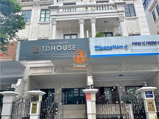 Biệt thự cityland p10  5x20m hầm trệt 3 lầu st  6pn 5wc  sẵn máy lạnh