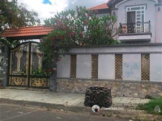 Bán biệt thự ở ngay. dt 200 m2 (10 x 20) nhà đẹp. hoàn công. gần kdt vạn phúc. kdc hồng long