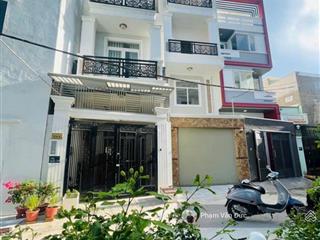 Bán nhà 4 lầu mới dt đất 60,7m2. sát ql 13. vị trí đẹp. khu dân cư yên tĩnh. hẻm xe tải