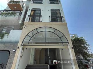 Bán căn hộ dịch vụ thu nhập 40 tr / tháng . có thang máy . ngay phạm văn đồng . đường thông .