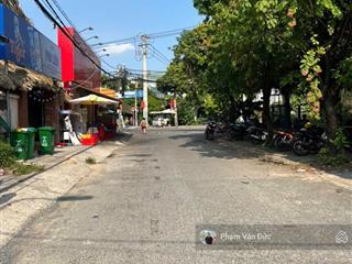 Bán nhà biệt thự rất đẹp. kinh doanh buôn bán mọi ngành nghề. đường thông dt 200m2 (10 x20m)