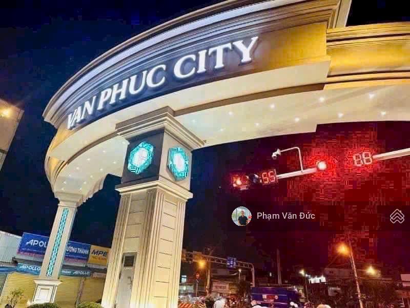 Bán lô đất đối diện vạn phúc. thích hợp xây căn hộ dịch vụ. dtsd 180m2 giá 9.9 tỉ