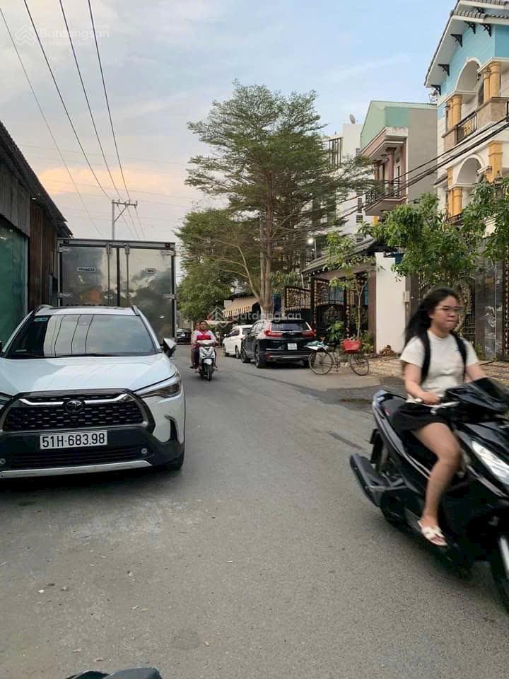 Lô đất mặt tiền đường thông kdc hồng long, kinh doanh buôn bán. dt đẹp 120m2 (6.5x18) giá đầu tư