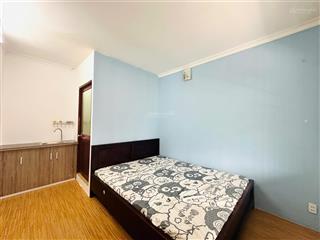 Phòng đầy đủ tiện nghi và nội thất  có cửa sổ thoáng quận 12