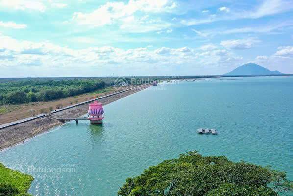 Mặt tiền đường tỉnh lộ 749b lộ giới 42m gần khu du lịch sinh thái , dt 300m2 sẵn 100m2 thổ cư