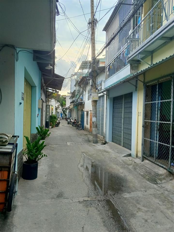 Cần bán nhà 50.7m2 gần chợ bà hoa