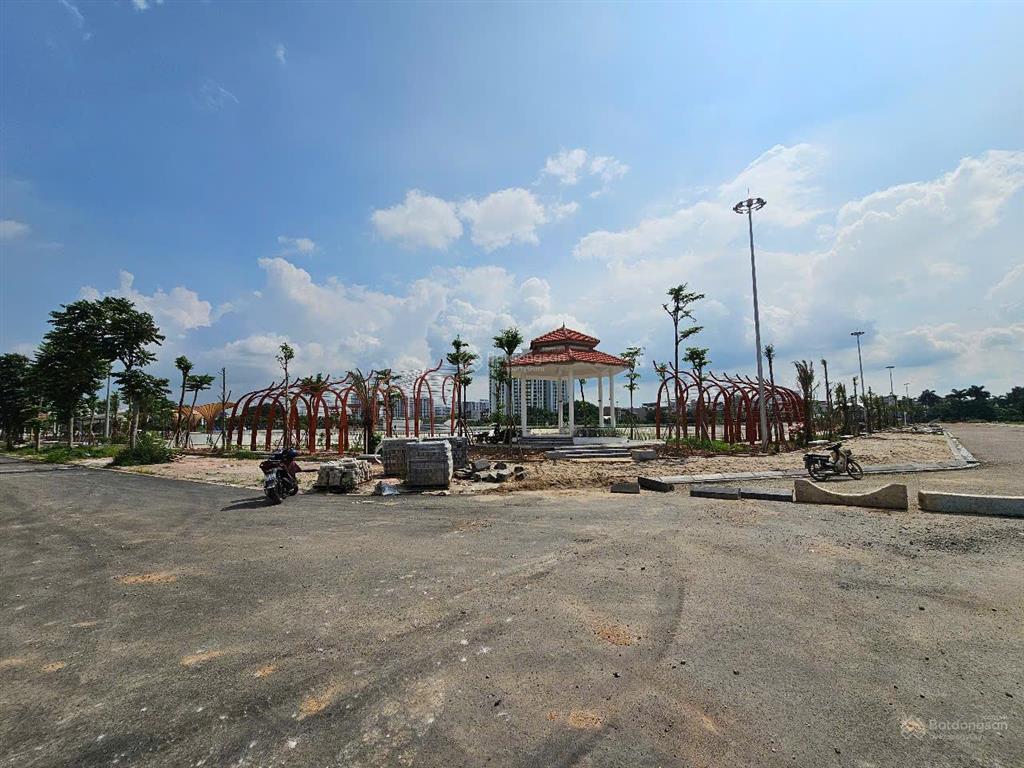 Bán đất 80m mặt phố tđc ngọc thụy, long biên lô góc mặt tiền 16m view công viên.