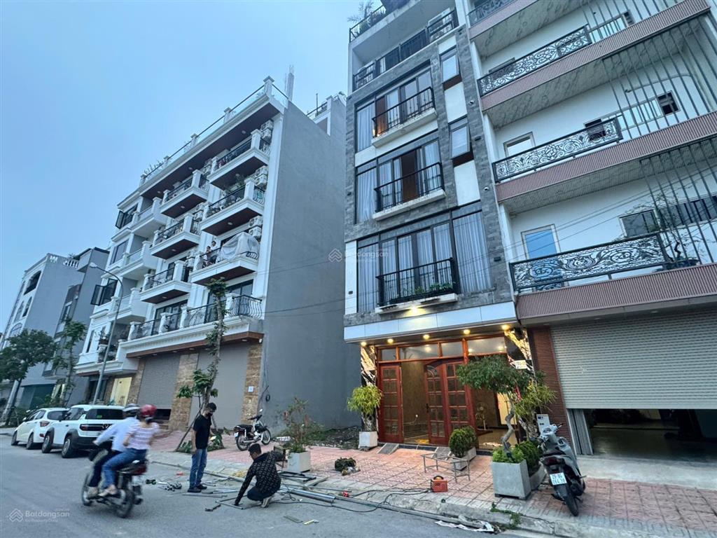 Bán đất tặng nhà dân xây 95m phố cổ linh, long biên  gần eaon  đường 10m vỉa hè nhỉnh 18 tỷ.