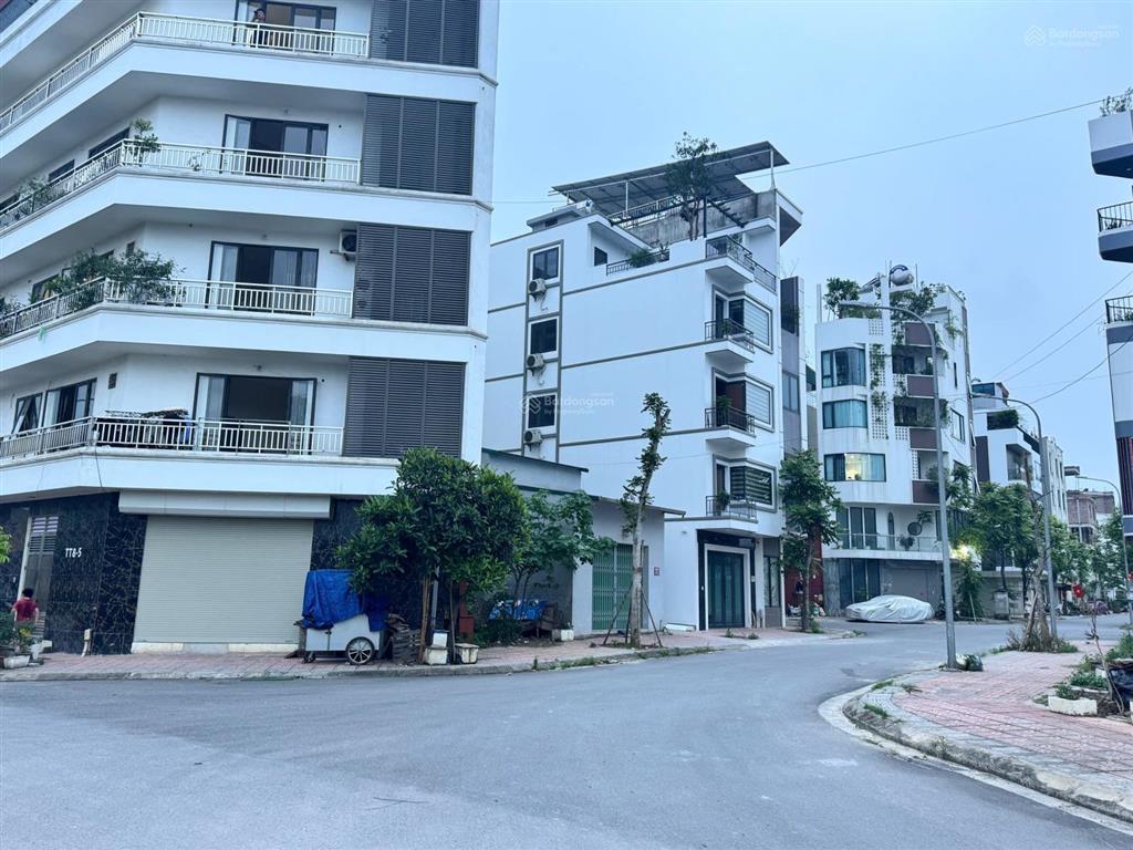 Bán đất tặng nhà dân xây 95m phố cổ linh, long biên  gần eaon  đường 10m vỉa hè nhỉnh 18 tỷ.