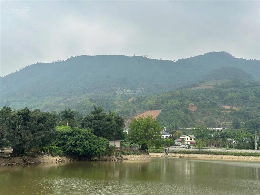 Gia đình cần tiền bán lô đất 150m2 trục chính xã, đường ô tô tránh nhau giá chỉ nhỉnh 14tr/m2