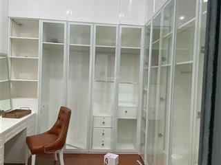 Nhà đẹp có nội thất cơ bản. chính chủ cần bán