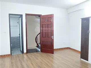 Chủ nhà cần tiền nên cần bán gấp căn nhà ở đa sỹ, hđ. ô tô đỗ gần. giá 6.95 tỷ có tl