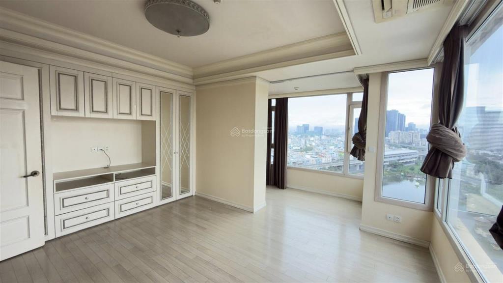 Căn hộ cao cấp  sẵn suất đậu ô tô chỉ có ở cantavil hoàn cầu.  em vy 0768 291 ***!